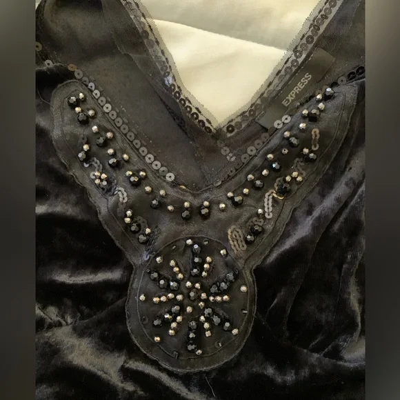 EUC Black velvet V-hem peplum babydoll tank with beading. Sz small by Express. - Picture 4 of 6